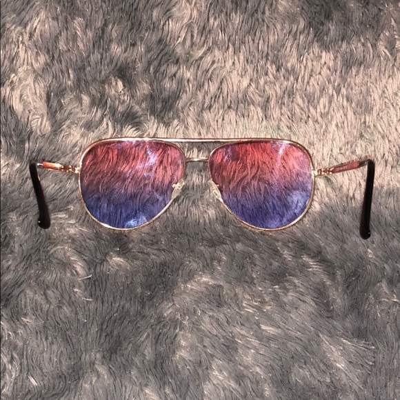 Pink to Blue Sunset Sunglasses 🕶💘 - Picture 4 of 6